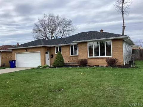 116 Forest Hill Dr, Amherst, NY 14221