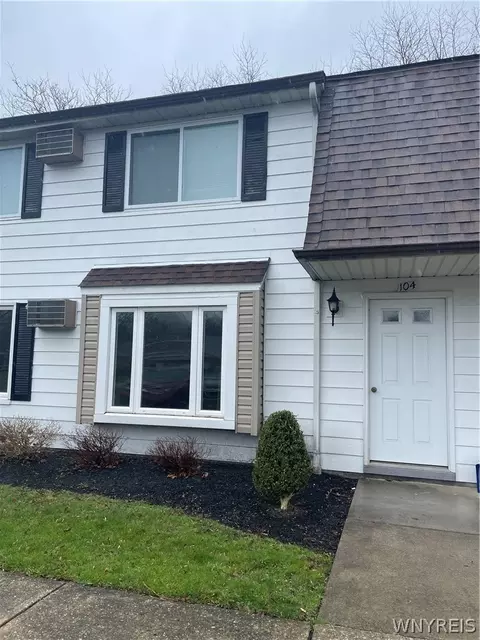 104 Wellington Ct, Amherst, NY 14221