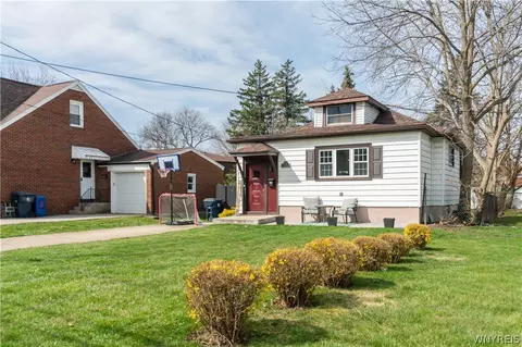 39 Rosary Ave, Lackawanna, NY 14218
