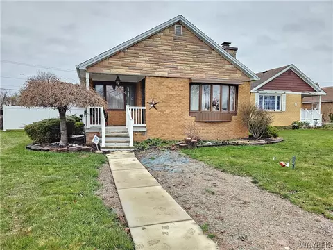 4 Anna Ct, Cheektowaga, NY 14225