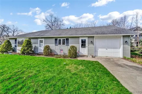40 May Dr, Elma, NY 14059