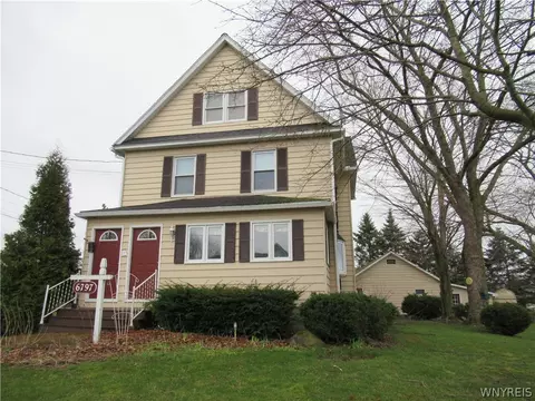 6797 Eden Rd, Hamburg, NY 14075