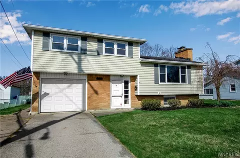 16 Bosse Ln, West Seneca, NY 14224