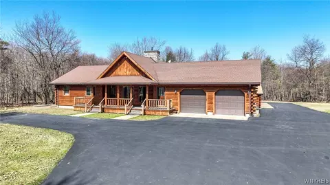 1638 Overhead Rd, Evans, NY 14047