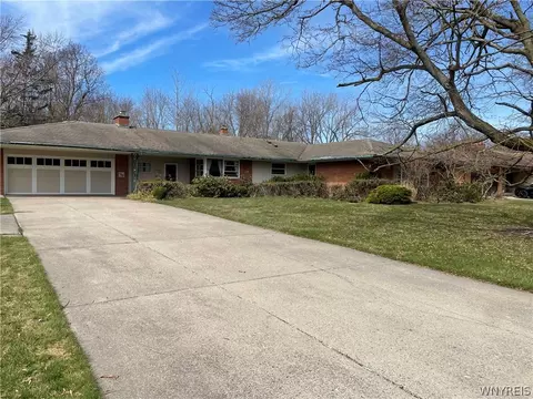 128 Tristan Ln, Amherst, NY 14221