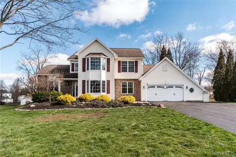 6 Coyote Run, Ogden, NY 14559