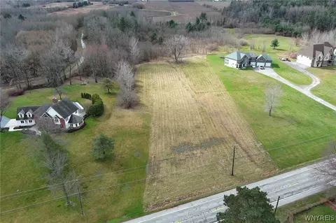 4286 E Lake Rd, Wilson, NY 14172