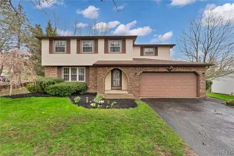 121 Rolling Green Ln, Elma, NY 14059