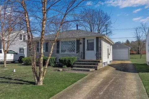 5039 Morgan Pkwy, Hamburg, NY 14075