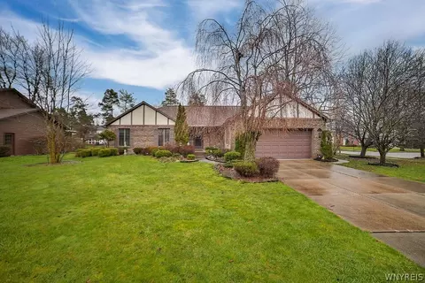 7 Towhee Ct, East Amherst, NY 14051