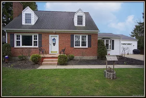 6137 Armor Duells Rd, Orchard Park, NY 14127
