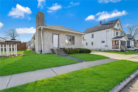25 Pleasant Pkwy, Cheektowaga, NY 14206