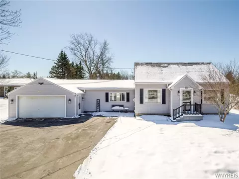 12037 Genesee St, Alden, NY 14004