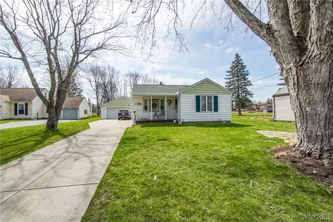 5775 Berg Rd, Buffalo, NY 14218
