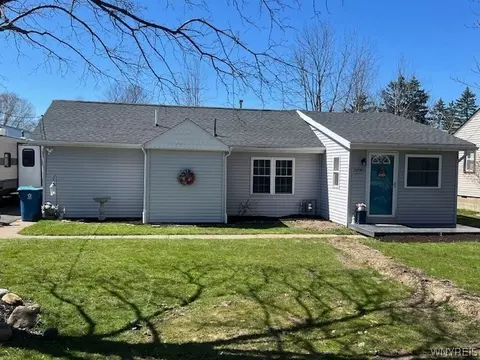 6700 Wellington Dr, Evans, NY 14047