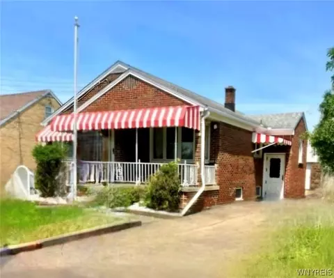 28 Stearns Ave, Lackawanna, NY 14218