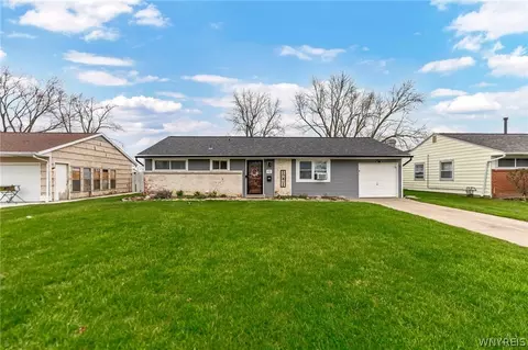 45 Crescent Rd, Grand Island, NY 14072
