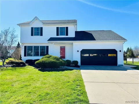 3 Cobblestone Ct, Lancaster, NY 14086