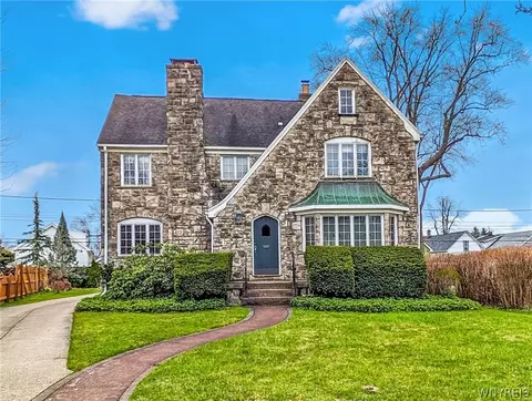 51 Deerhurst Park Blvd, Buffalo, NY 14217