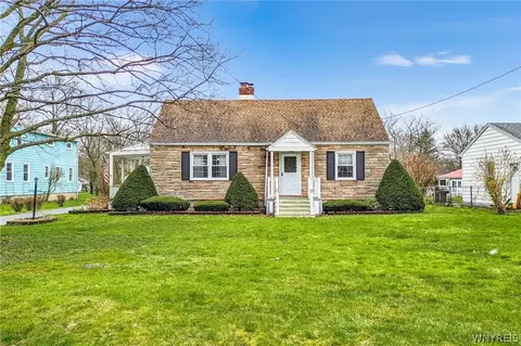 1656 Saunders Sett Rd, Lewiston, NY 14304