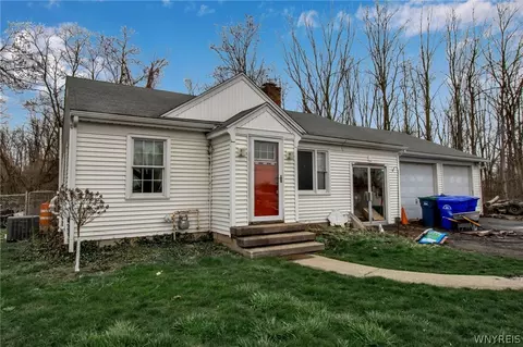 6064 S Transit Rd, Pendleton, NY 14094