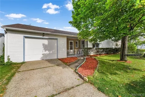 14 Rockleigh Dr, Cheektowaga, NY 14225