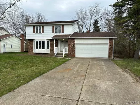46 Countryside Ln, Amherst, NY 14221