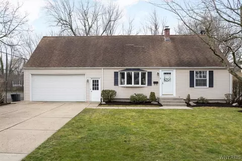 7 N Burbank Dr, Amherst, NY 14226