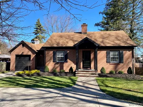 78 Belmont Pl, Amherst, NY 14221
