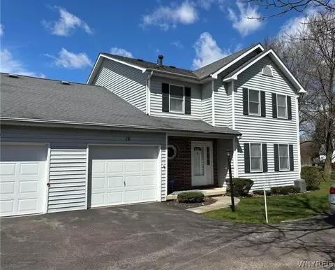 12 Stepping Stone Ln, Orchard Park, NY 14127