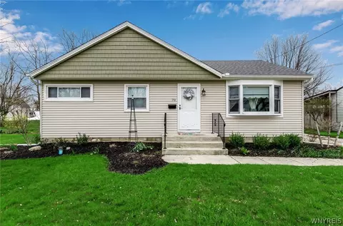 70 Wayne St, Depew, NY 14043