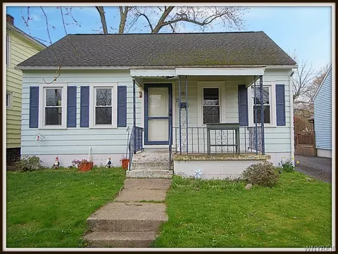 27 Hyde Park, Lockport, NY 14094