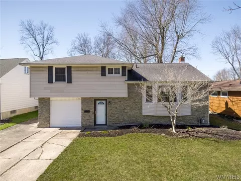 145 Millbrook Dr, Amherst, NY 14221