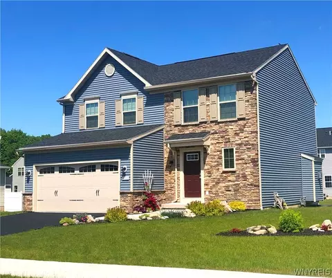 5900 Tweed Trl, Farmington, NY 14425