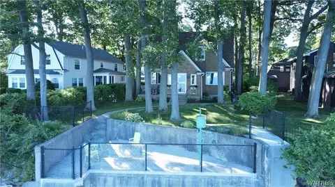 290 Lakeside Rd, Evans, NY 14006