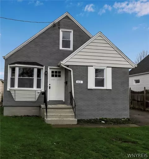 32 Boll St, Sloan, NY 14212
