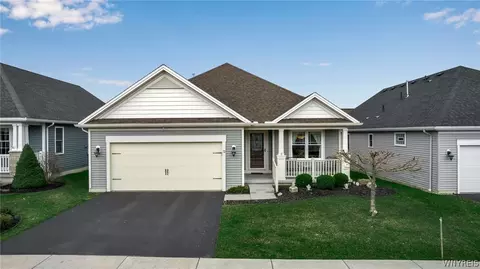 72 Blossom Wood Ln, Cheektowaga, NY 14227