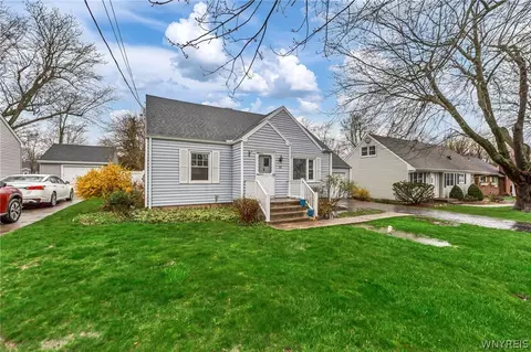 22 Hillside Dr, Amherst, NY 14221