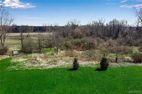 Exterior - 7655 Tesnow Rd, Akron, NY 14001 photo 10 of 11