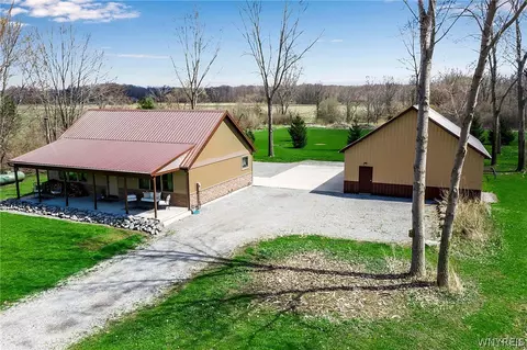 Exterior - 7655 Tesnow Rd, Akron, NY 14001 photo 2 of 11
