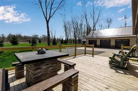 Exterior - 7655 Tesnow Rd, Akron, NY 14001 photo 5 of 11