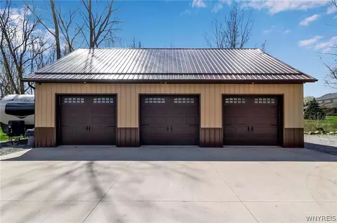 Exterior - 7655 Tesnow Rd, Akron, NY 14001 photo 4 of 11