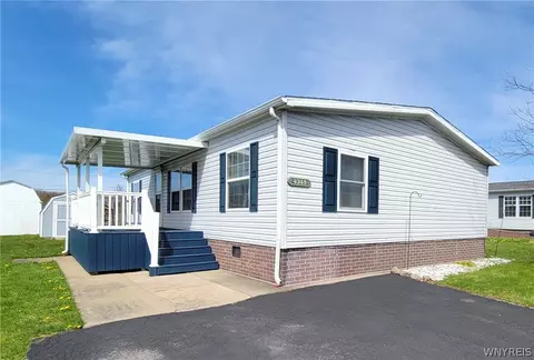 4245 Mohawk Pkwy, Niagara Falls, NY 14304