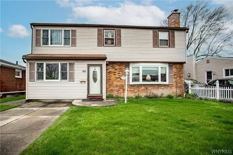 33 Costin Rd, Amherst, NY 14226