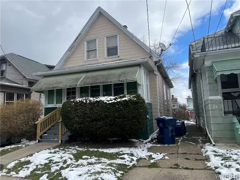 275 Roslyn St, Buffalo, NY 14215