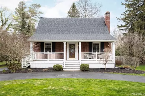218 S Lincoln Ave, Orchard Park, NY 14127