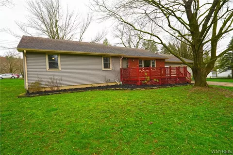 7289 Hickory Dr, Hamburg, NY 14075