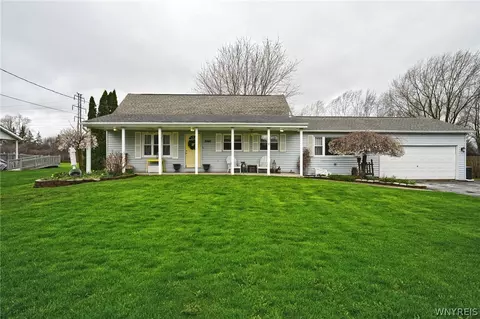 5986 Mayflower Rd, Niagara Falls, NY 14305