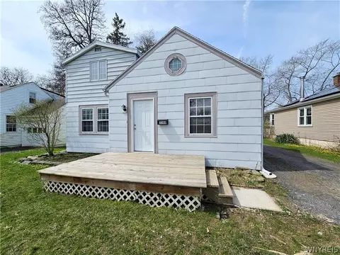3366 Greenway Rd, Grand Island, NY 14072