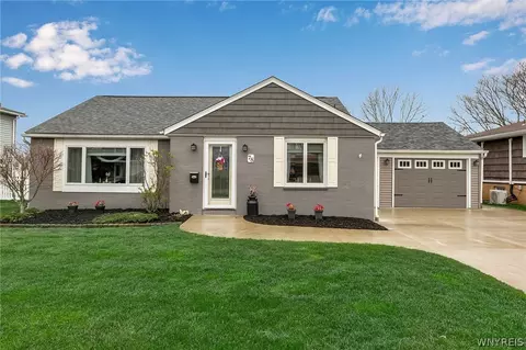 78 Sunbriar Dr, West Seneca, NY 14224